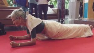 575951-milind-soman-mom-plank